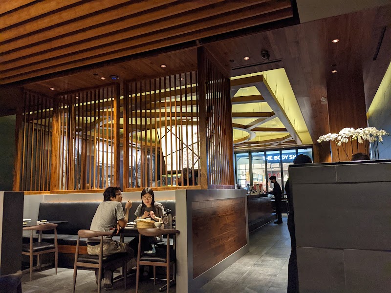 Din Tai Fung 鼎泰豐 — soup dumplings