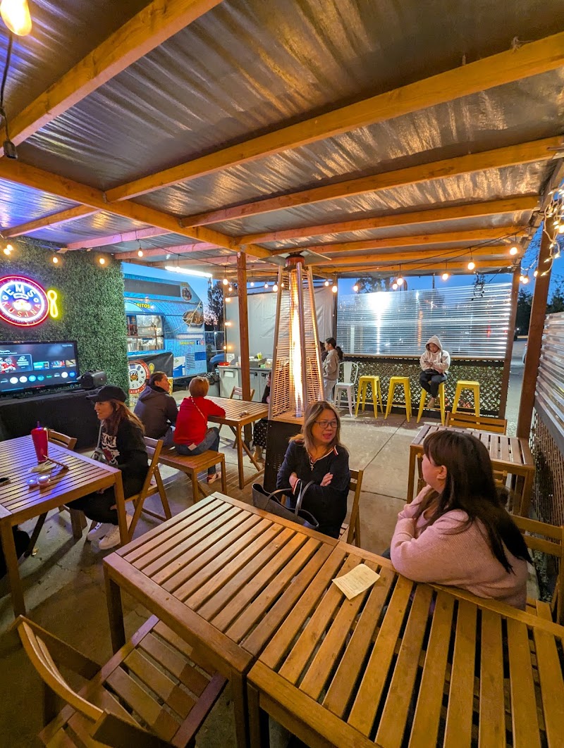 EMS KUSINA — food and interior