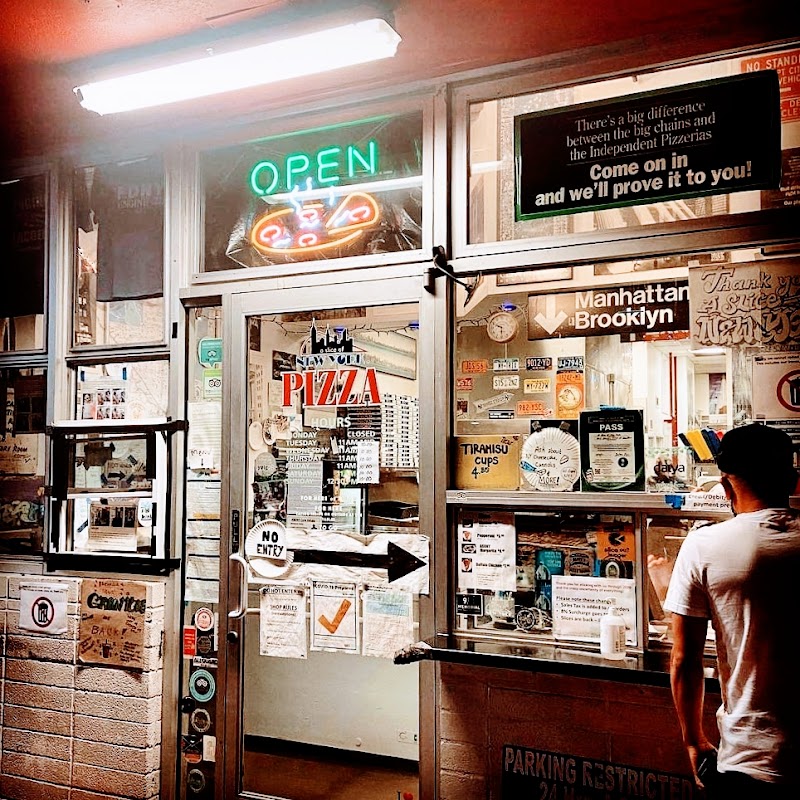 A Slice of New York — food and interior