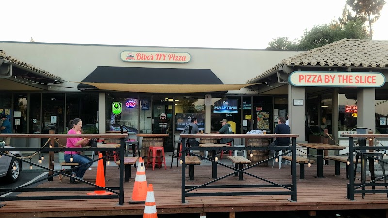 Bibo's NY Pizza — food and interior