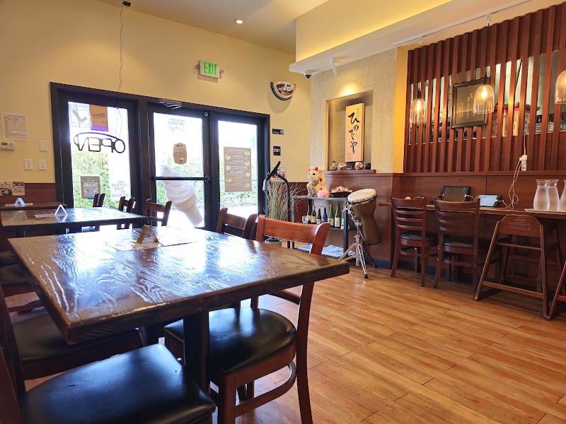 Hinodeya Campbell Town — food and interior