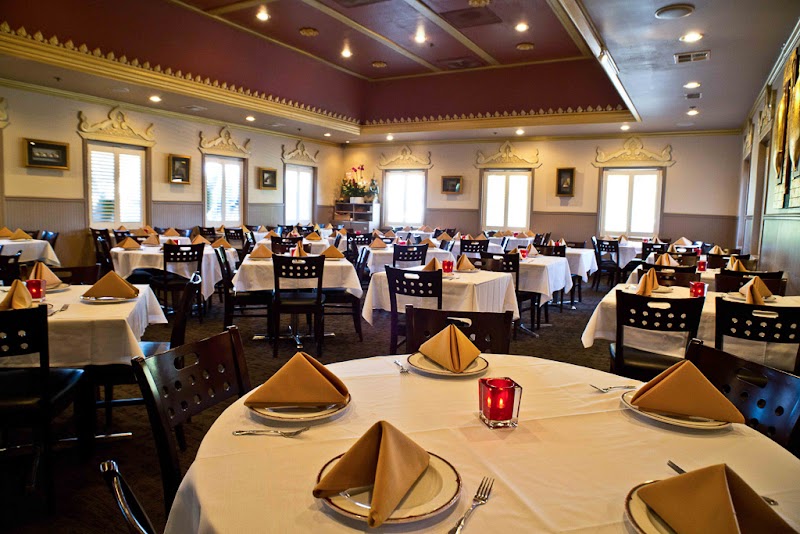 New Krungthai Restaurant — food and interior