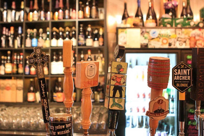 Good Karma Fine Ales Food & HiFi — food and interior