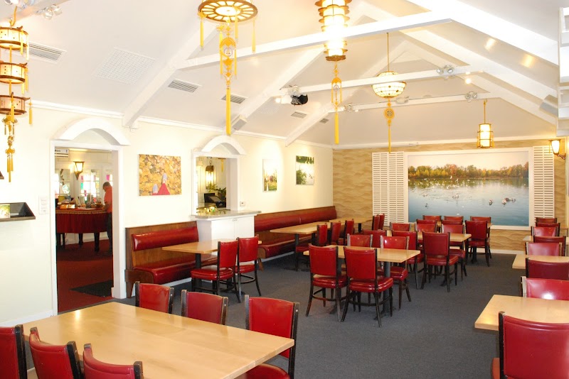 Vegetarian House Vegan — food and interior