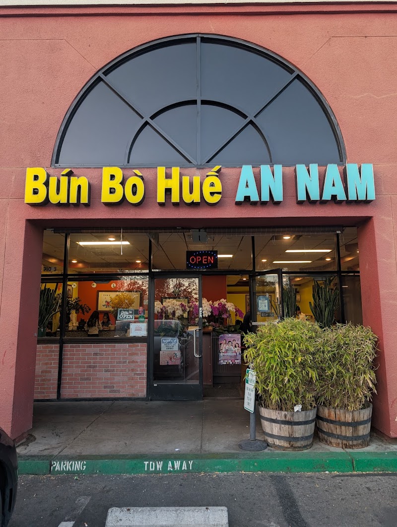 Bún Bò Huế An Nam — food and interior