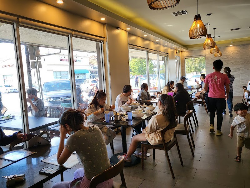 Pho Kim Long — food and interior