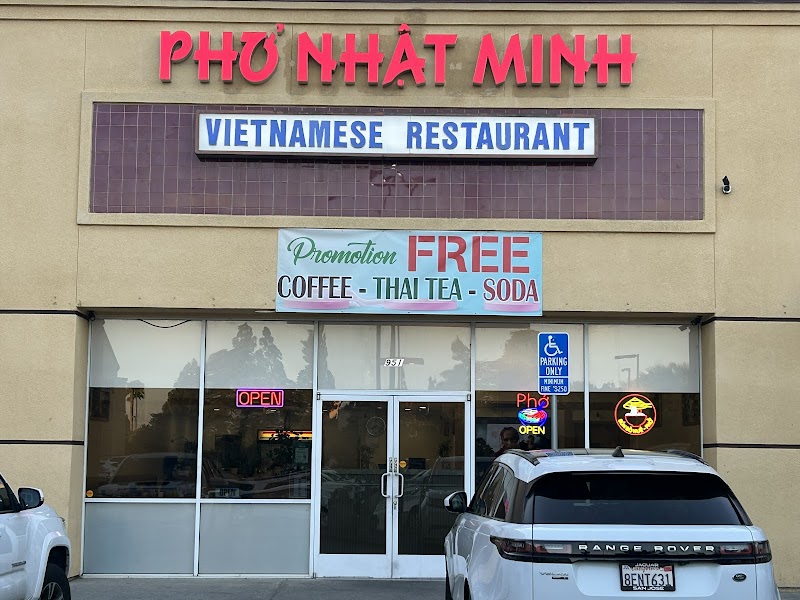Pho Nhat Minh — food and interior